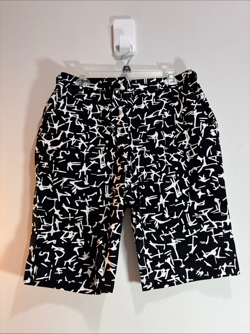 New Direction Women’s Black & White Patterned Capri. 0243